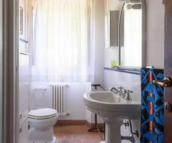 Casale Lombriciano Дом отдыха *